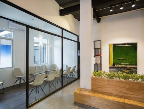 nobody-office-lobby-with-wooden-bench